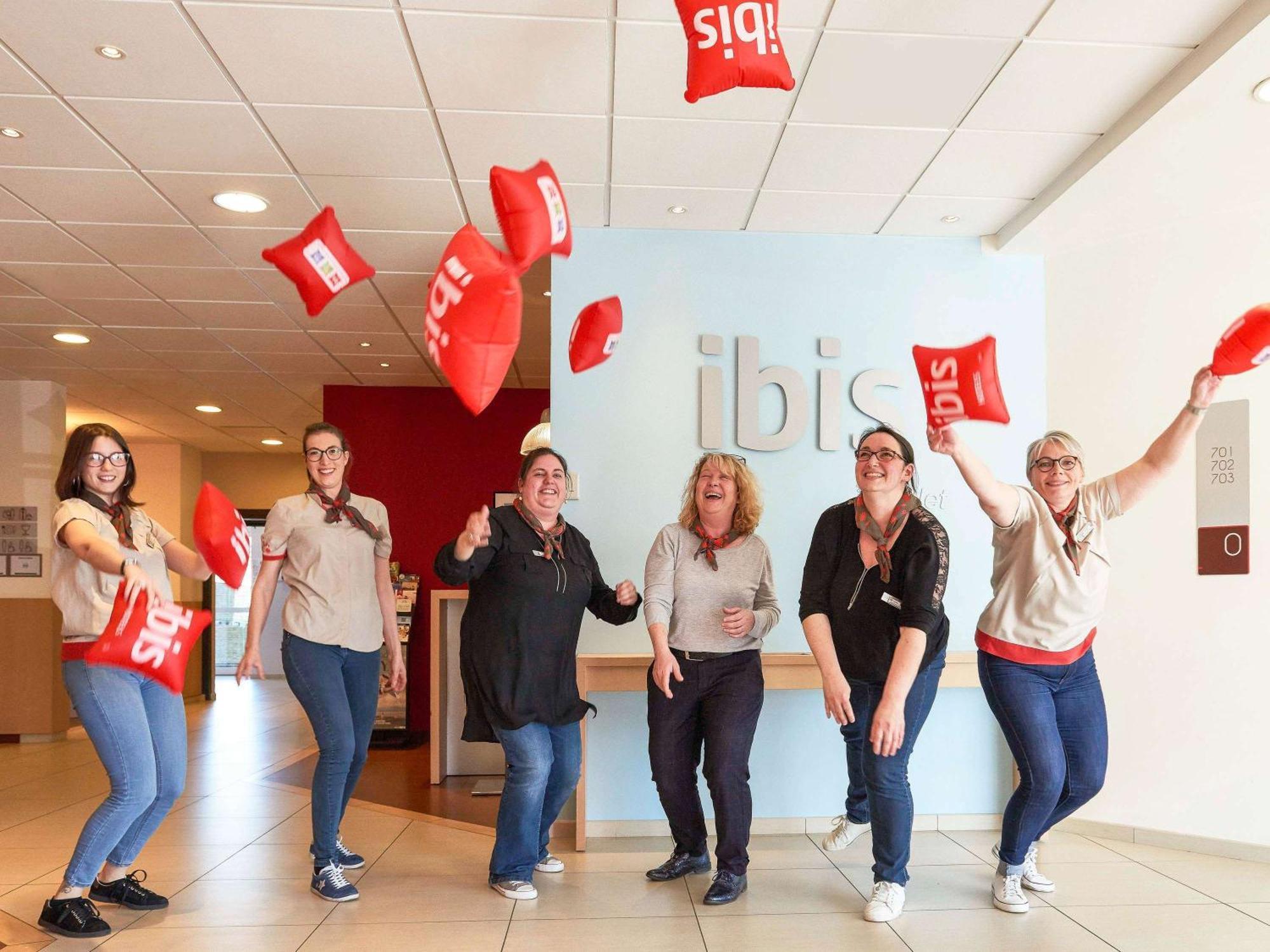 Hotel Ibis Cholet Exterior foto