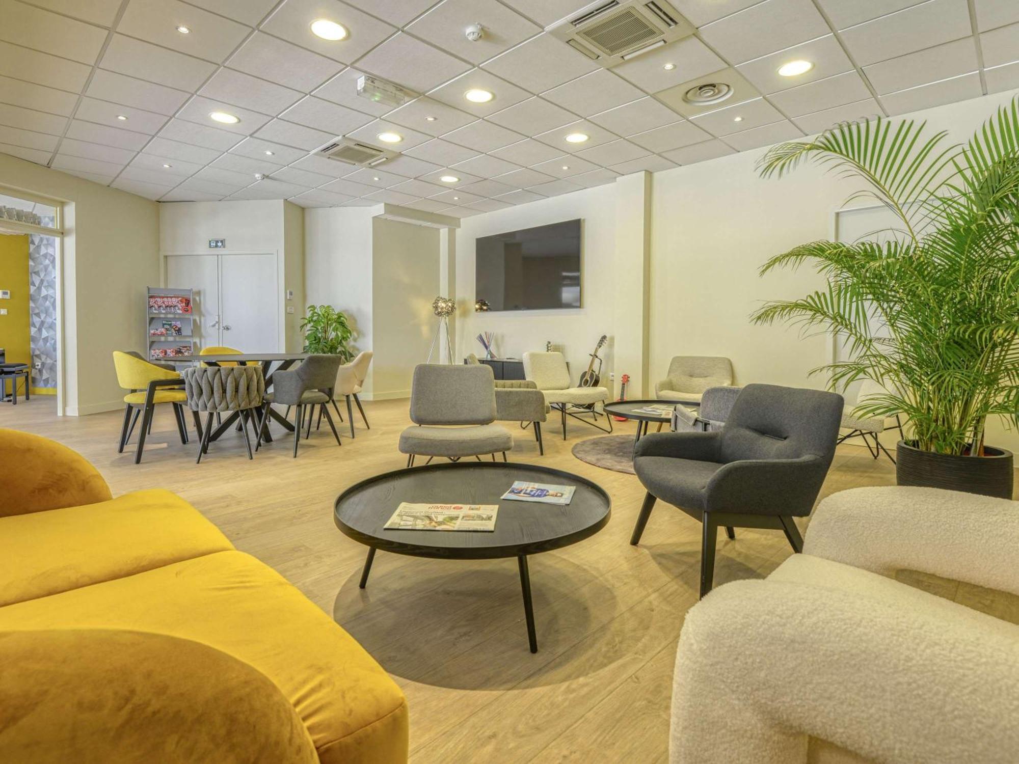 Hotel Ibis Cholet Exterior foto